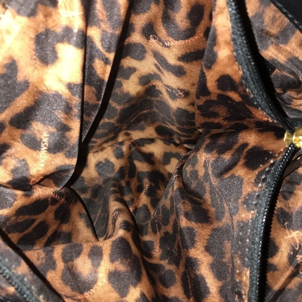 b.Makowsky Leather Purse with Gold Accents Large - Picture 8 of 11